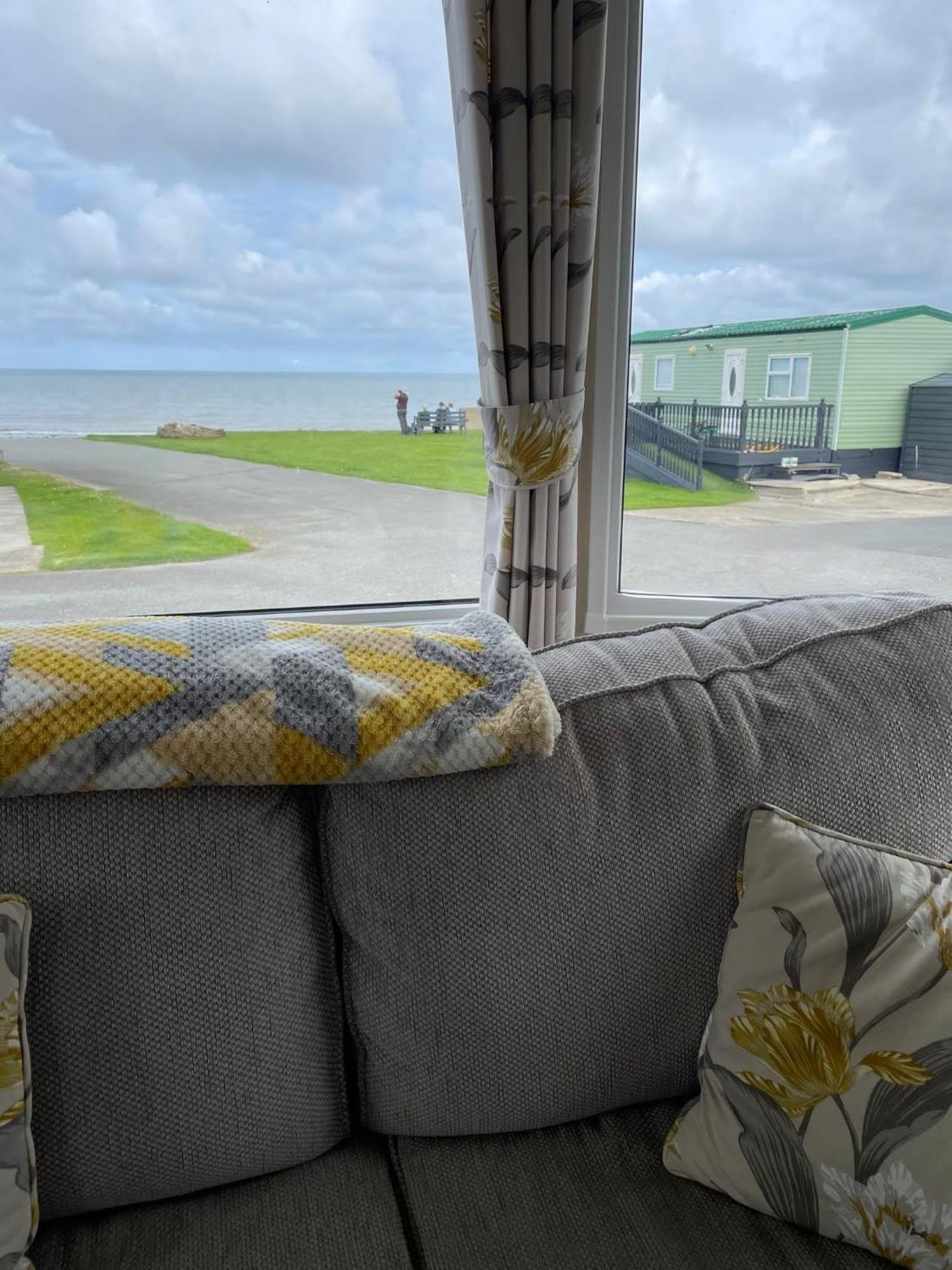 Bayview At Pengarreg Hotel Llanrhystyd Buitenkant foto