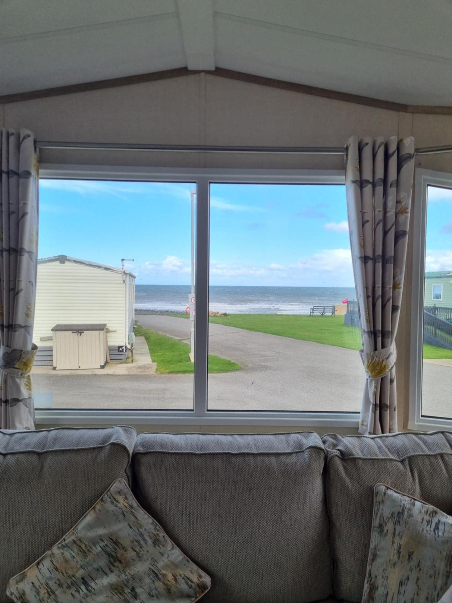 Bayview At Pengarreg Hotel Llanrhystyd Buitenkant foto